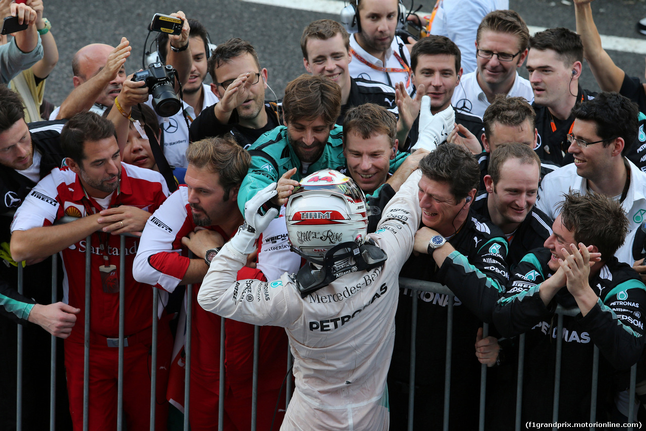 GP GIAPPONE, 27.09.2015 - Gara, Lewis Hamilton (GBR) Mercedes AMG F1 W06 vincitore