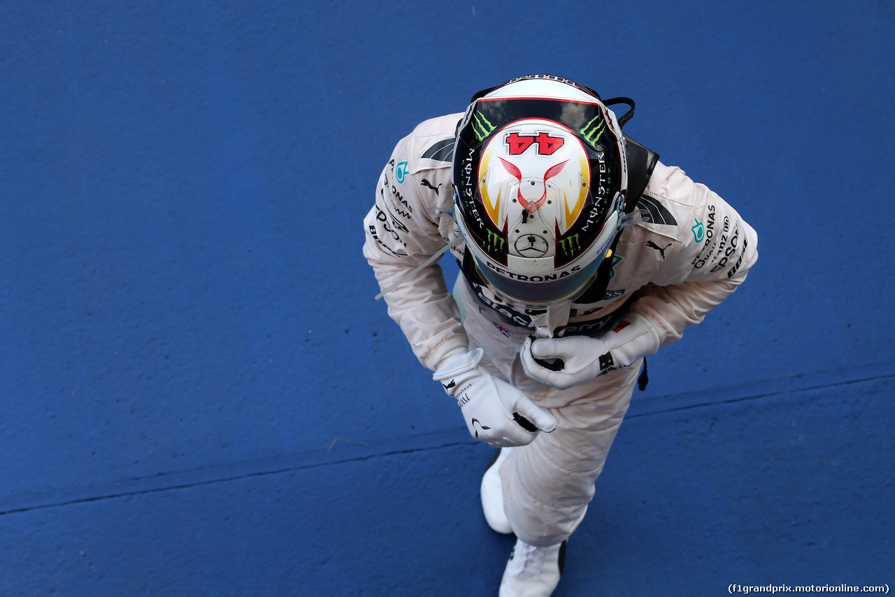 GP GIAPPONE, 27.09.2015 - Gara, Lewis Hamilton (GBR) Mercedes AMG F1 W06 vincitore