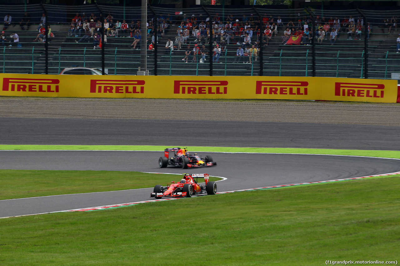 GP GIAPPONE, 26.09.2015 - Prove Libere 3, Kimi Raikkonen (FIN) Ferrari SF15-T e Daniil Kvyat (RUS) Red Bull Racing RB11