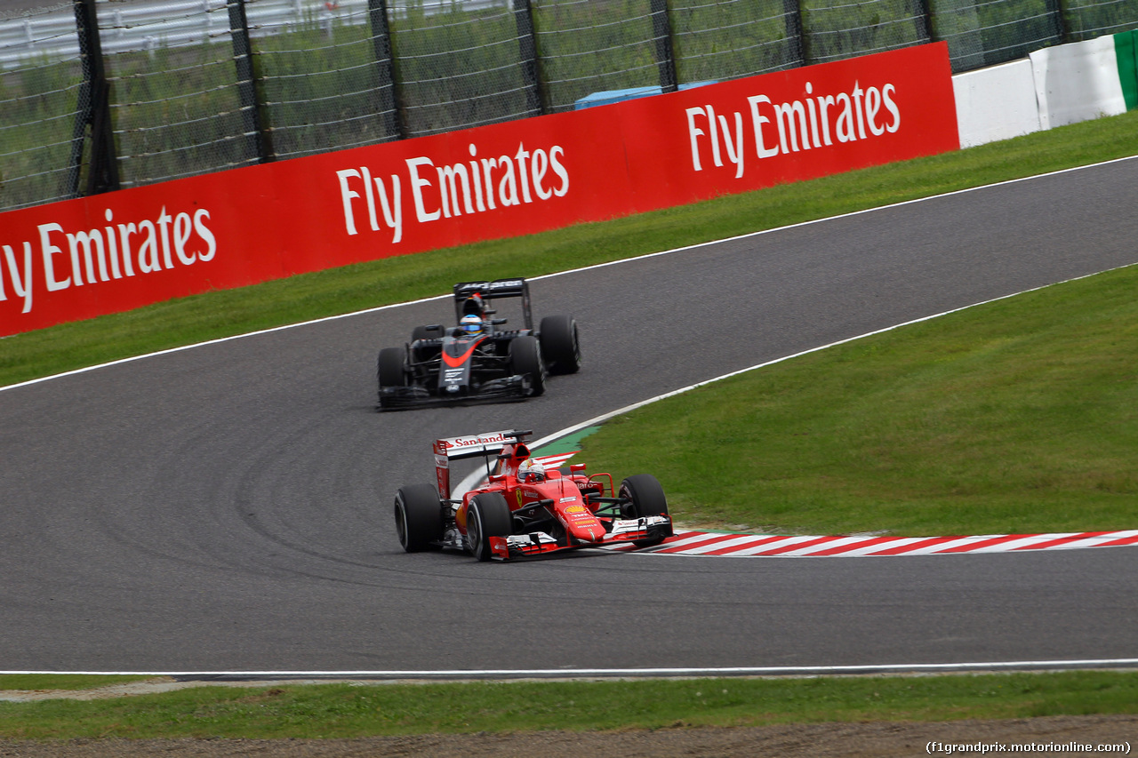 GP GIAPPONE, 26.09.2015 - Prove Libere 3, Sebastian Vettel (GER) Ferrari SF15-T e Fernando Alonso (ESP) McLaren Honda MP4-30