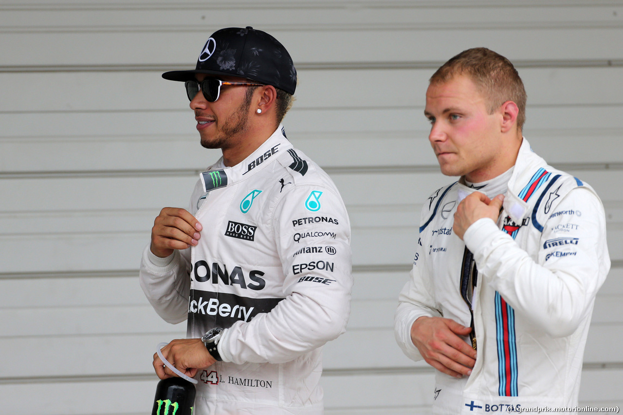 GP GIAPPONE, 26.09.2015 - Qualifiche, secondo Lewis Hamilton (GBR) Mercedes AMG F1 W06 e terzo Valtteri Bottas (FIN) Williams F1 Team FW37