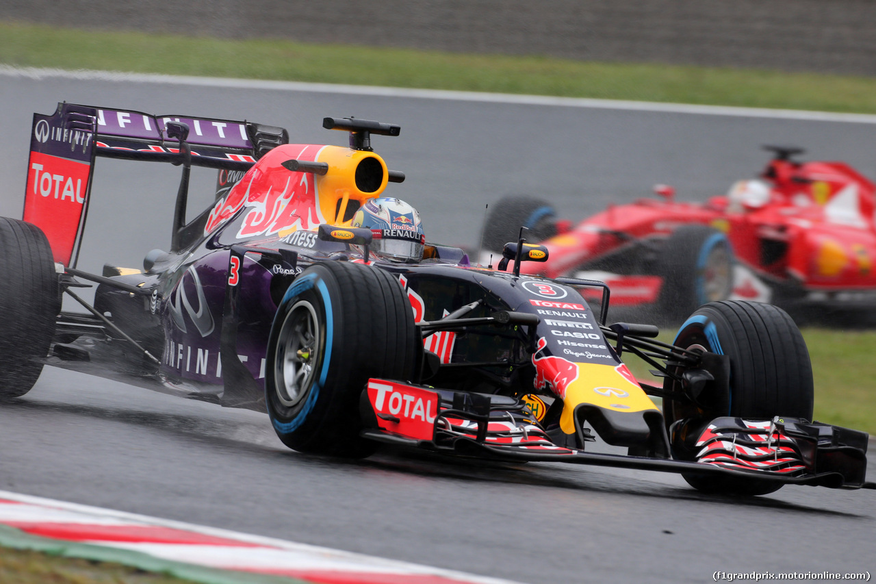 GP GIAPPONE, 25.09.2015 - Prove Libere 1, Daniel Ricciardo (AUS) Red Bull Racing RB11 e Sebastian Vettel (GER) Ferrari SF15-T