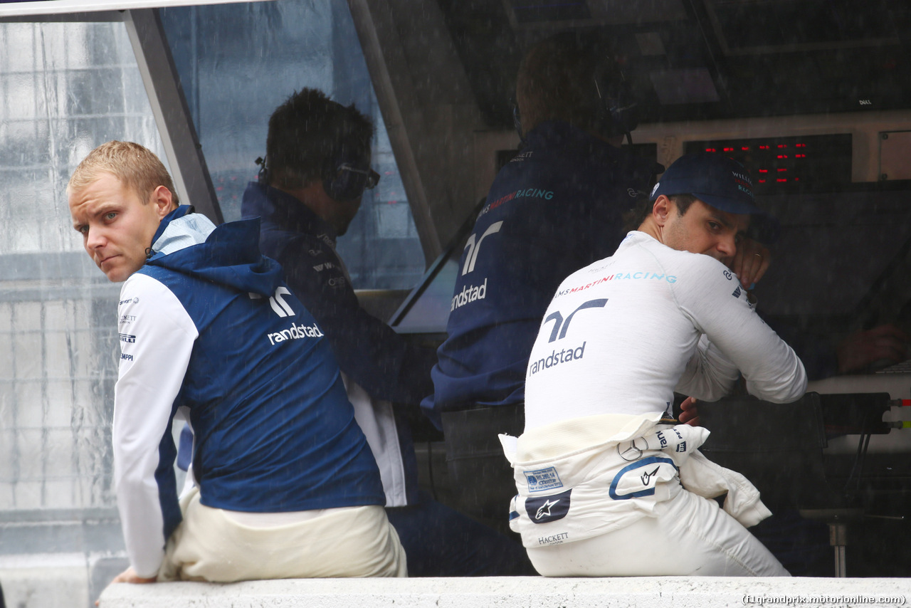 GP GIAPPONE, 25.09.2015 - Prove Libere 2, Valtteri Bottas (FIN) Williams F1 Team FW37 e Felipe Massa (BRA) Williams F1 Team FW37