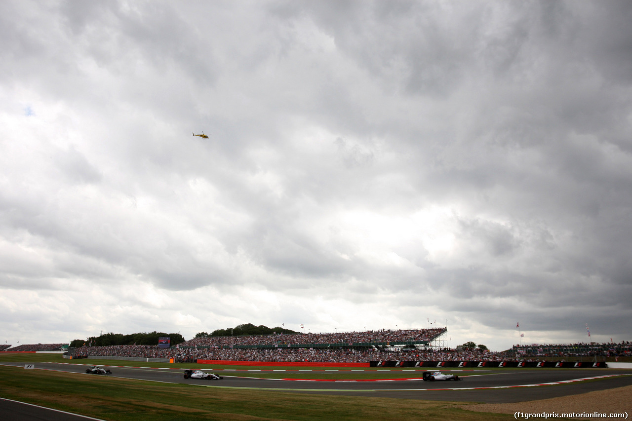 GP GRAN BRETAGNA, 05.07.2015- Gara, Valtteri Bottas (FIN) Williams F1 Team FW37 e Lewis Hamilton (GBR) Mercedes AMG F1 W06