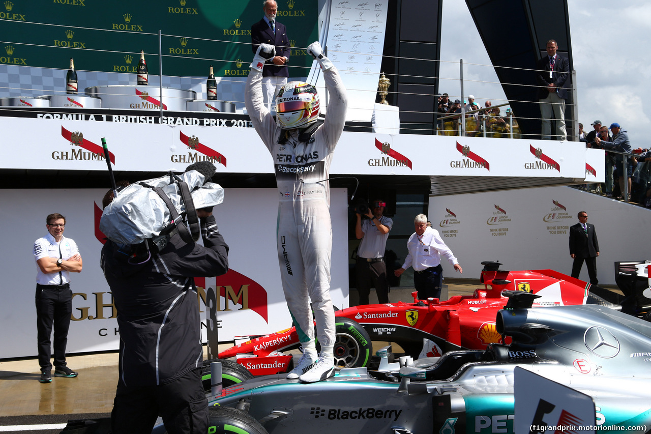 GP GRAN BRETAGNA, 05.07.2015- Gara, 1st position Lewis Hamilton (GBR) Mercedes AMG F1 W06