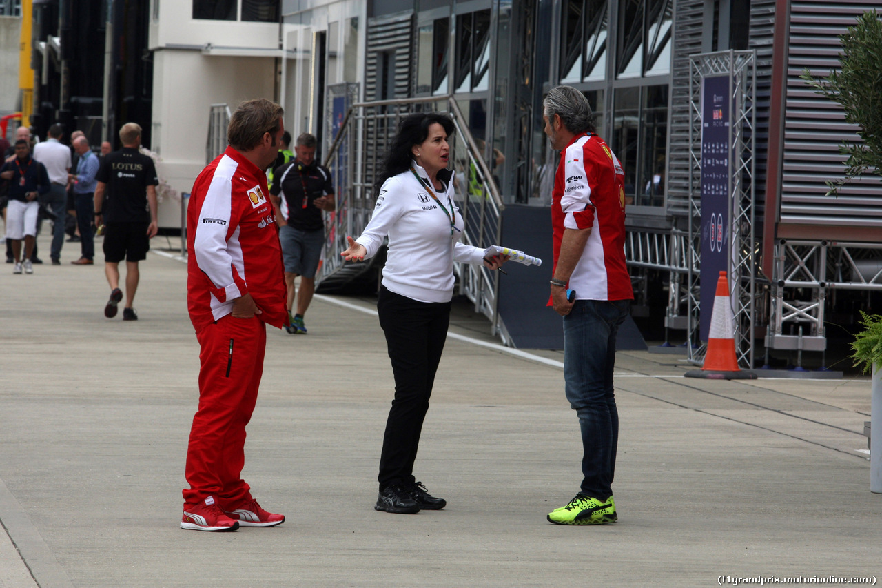 GP GRAN BRETAGNA, 02.07.2015 - Silvia Frangipane Hoffer (ITA) Mclaren PR Officer e Maurizio Arrivabene (ITA) Ferrari Team Principal (R)