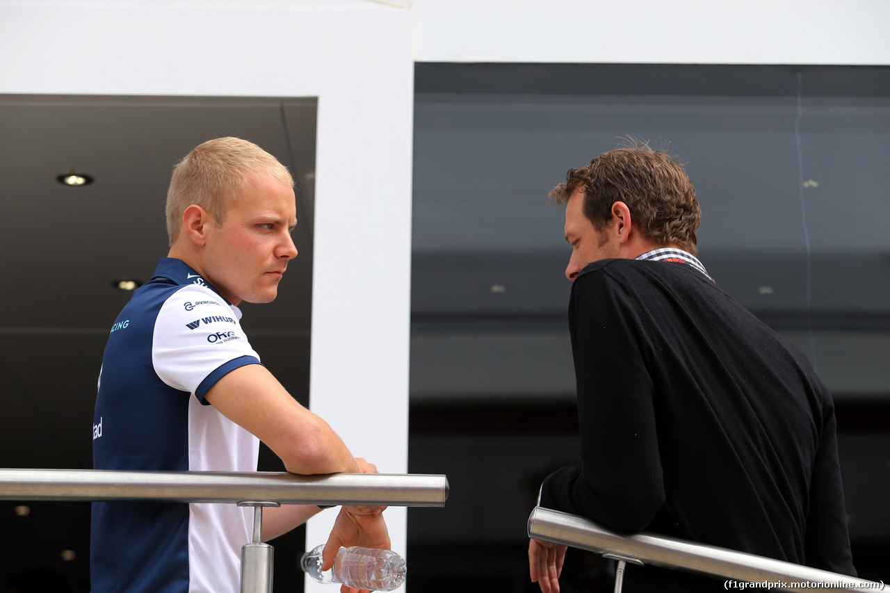 GP GRAN BRETAGNA, 02.07.2015 - Valtteri Bottas (FIN) Williams F1 Team FW37 e Alexander Wurz (AUT)