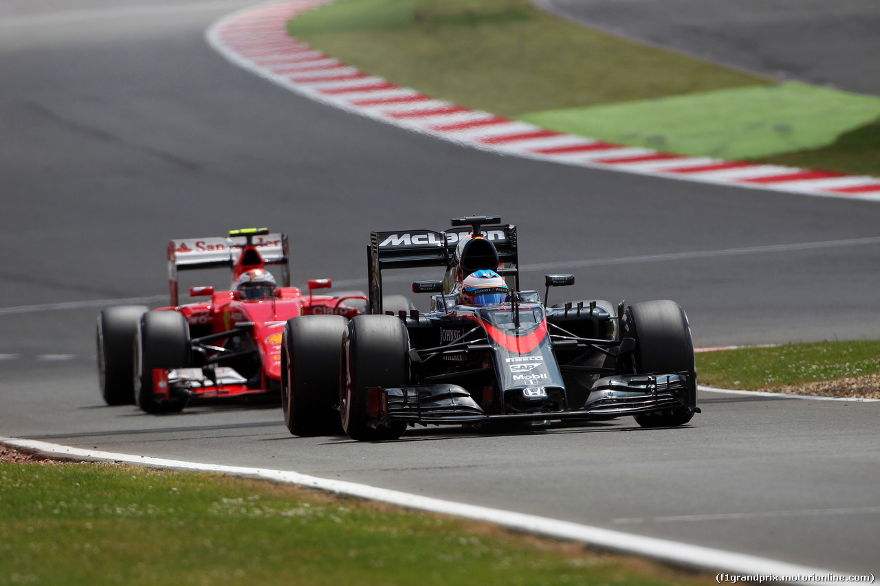 GP GRAN BRETAGNA, 04.07.2015 - Qualifiche, Fernando Alonso (ESP) McLaren Honda MP4-30 e Sebastian Vettel (GER) Ferrari SF15-T