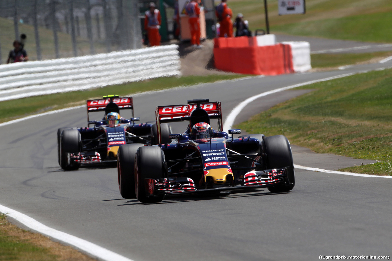 GP GRAN BRETAGNA, 04.07.2015 - Qualifiche, Max Verstappen (NED) Scuderia Toro Rosso STR10 e Carlos Sainz Jr (ESP) Scuderia Toro Rosso STR10