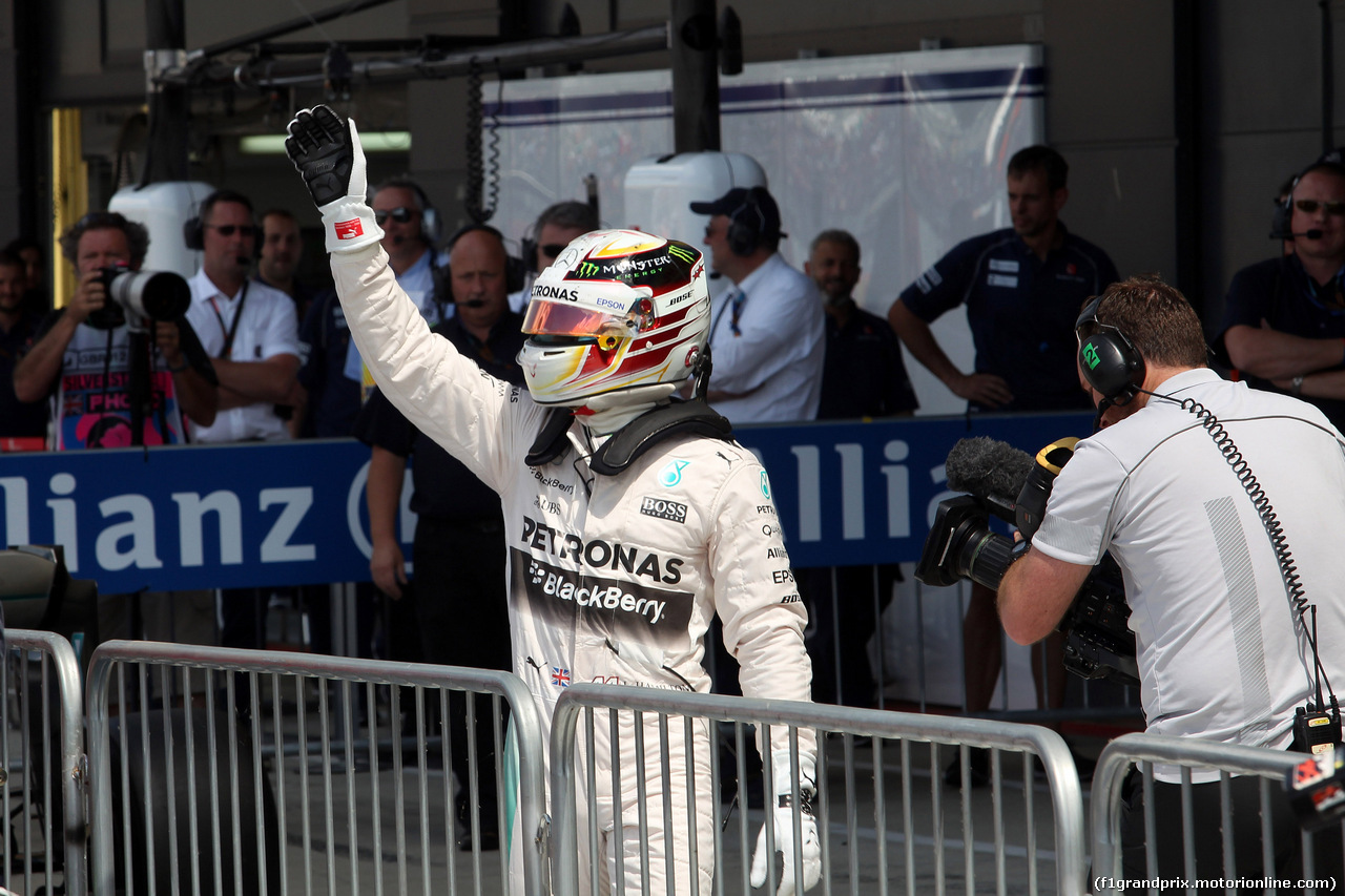 GP GRAN BRETAGNA, 04.07.2015 - Qualifiche, Lewis Hamilton (GBR) Mercedes AMG F1 W06 pole position