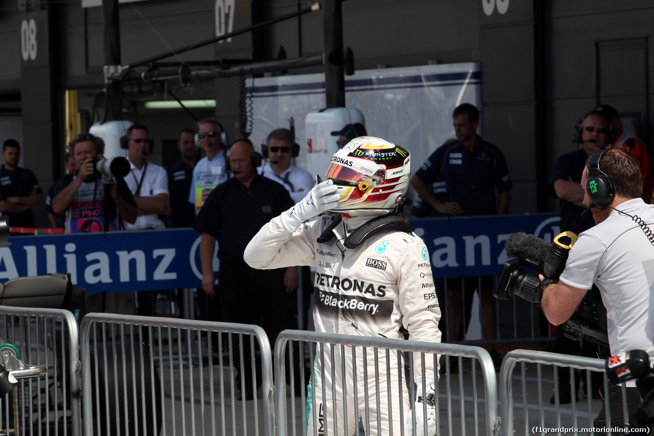 GP GRAN BRETAGNA, 04.07.2015 - Qualifiche, Lewis Hamilton (GBR) Mercedes AMG F1 W06 pole position