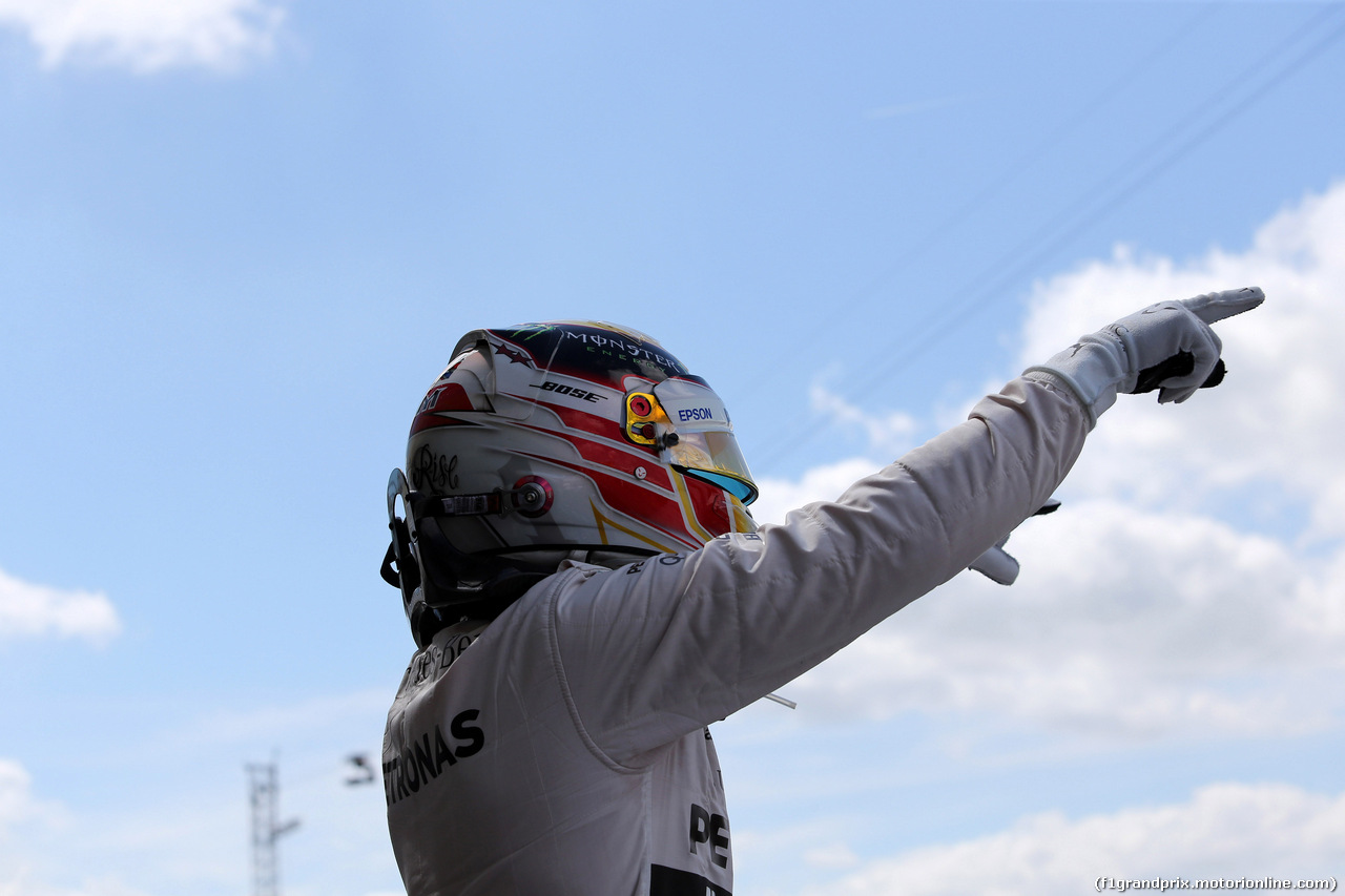 GP GRAN BRETAGNA, 04.07.2015 - Qualifiche, Lewis Hamilton (GBR) Mercedes AMG F1 W06 pole position