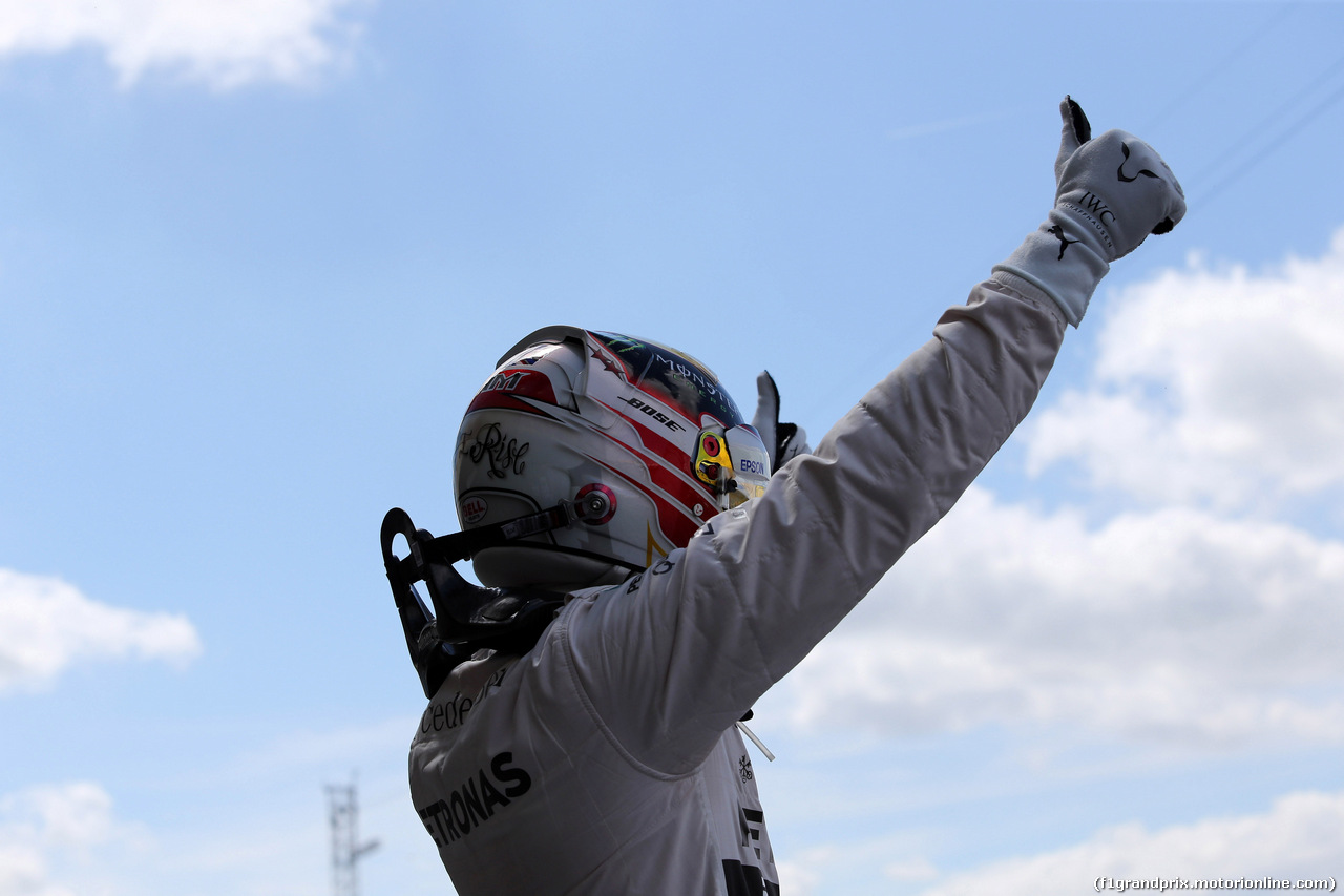 GP GRAN BRETAGNA, 04.07.2015 - Qualifiche, Lewis Hamilton (GBR) Mercedes AMG F1 W06 pole position