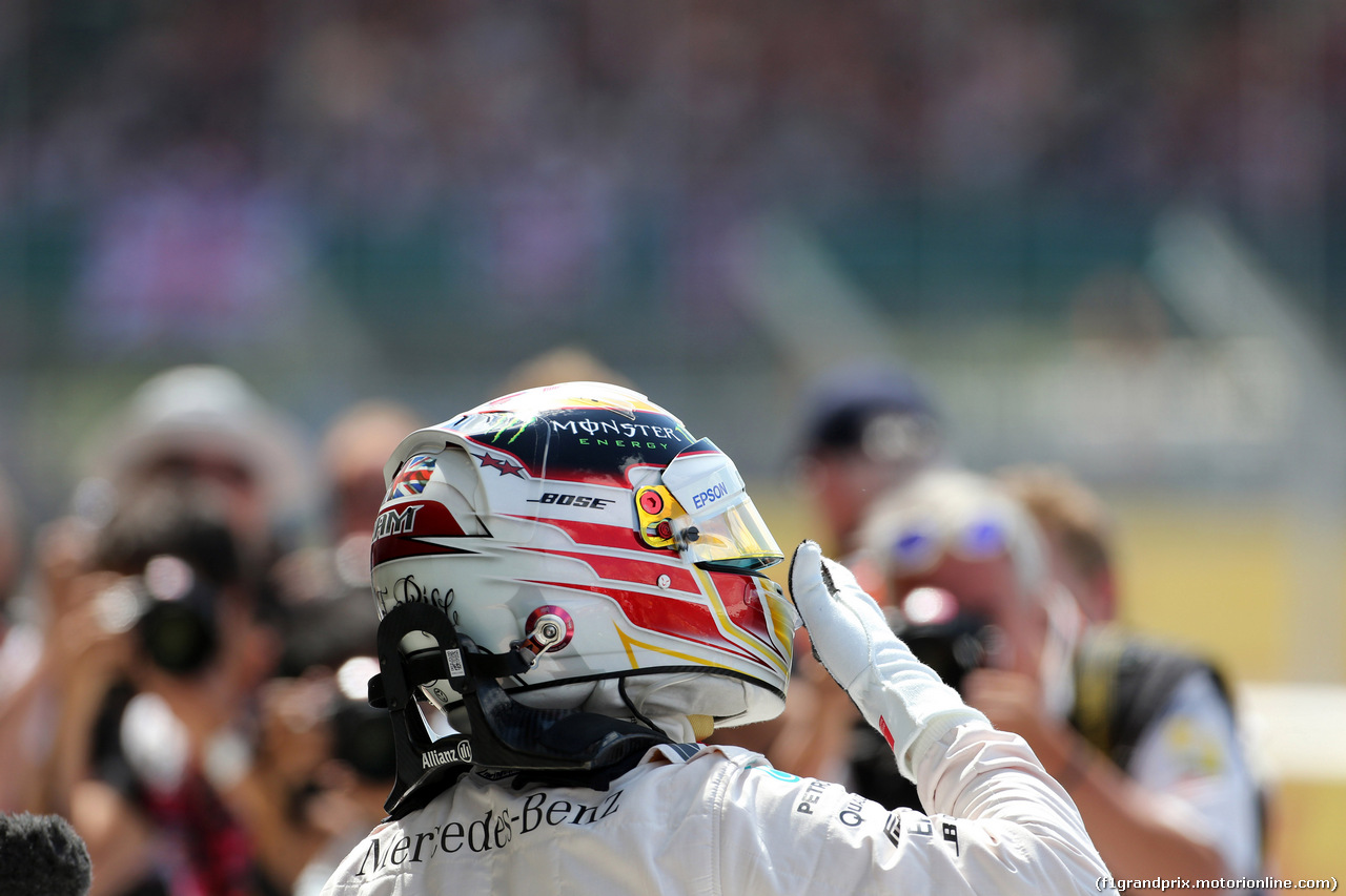 GP GRAN BRETAGNA, 04.07.2015 - Qualifiche, Lewis Hamilton (GBR) Mercedes AMG F1 W06 pole position