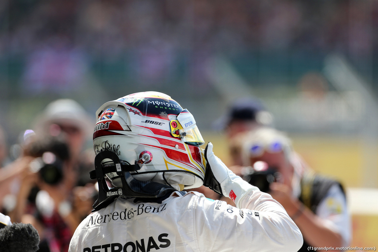 GP GRAN BRETAGNA, 04.07.2015 - Qualifiche, Lewis Hamilton (GBR) Mercedes AMG F1 W06 pole position