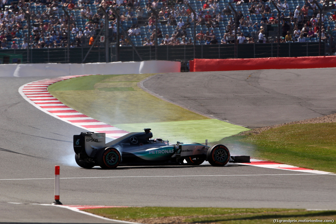 GP GRAN BRETAGNA, 03.07.2015 - Prove Libere 1, Lewis Hamilton (GBR) Mercedes AMG F1 W06 spins