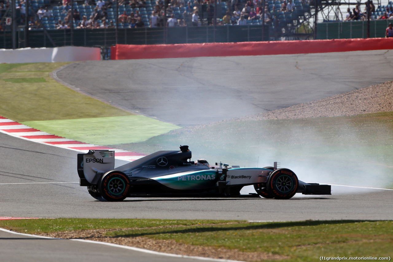 GP GRAN BRETAGNA, 03.07.2015 - Prove Libere 1, Lewis Hamilton (GBR) Mercedes AMG F1 W06 spins