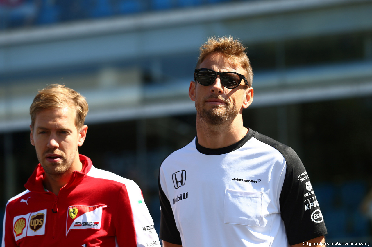 GP ITALIA, 06.09.2015 - Sebastian Vettel (GER) Ferrari SF15-T e Jenson Button (GBR)  McLaren Honda MP4-30.