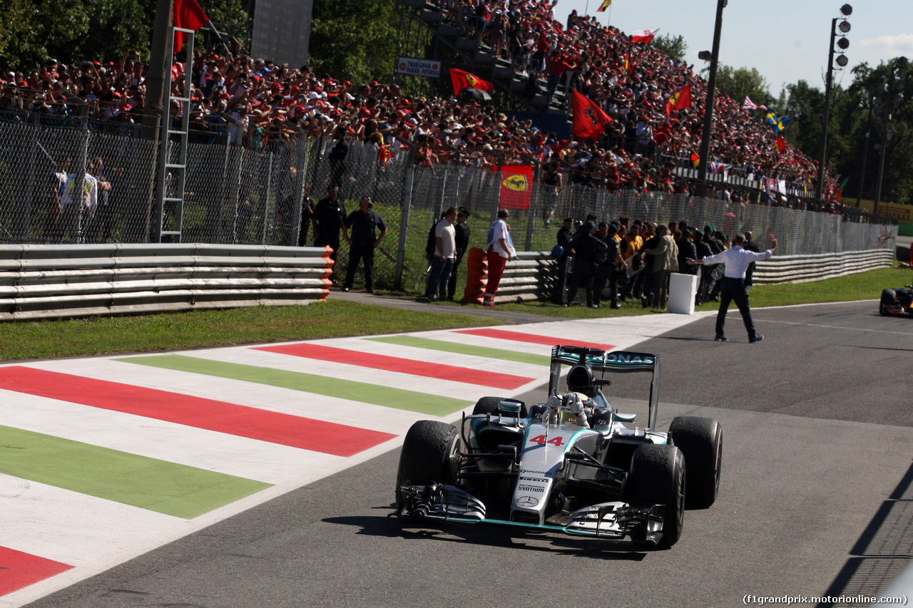 GP ITALIA, 06.09.2015 - Gara, Lewis Hamilton (GBR) Mercedes AMG F1 W06 vincitore