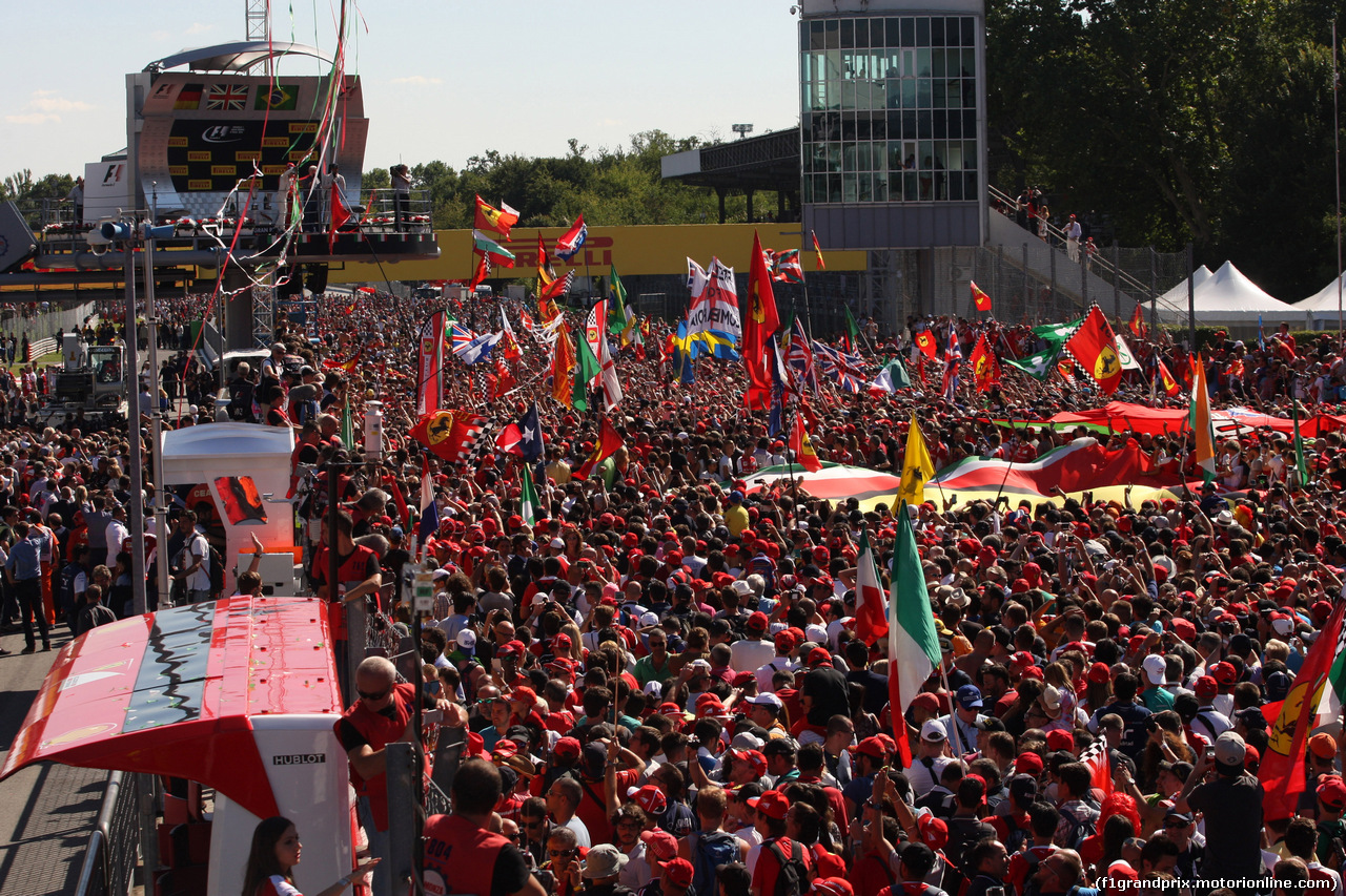 GP ITALIA, 06.09.2015 - Gara, The fans on the track after the end od the race.