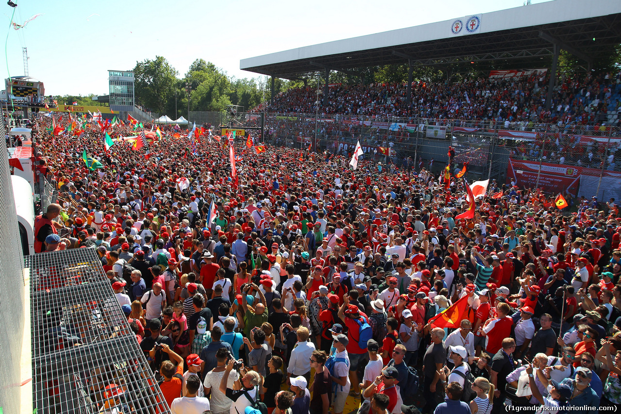 GP ITALIA, 06.09.2015 - Gara, The fans on the track after the end od the race.