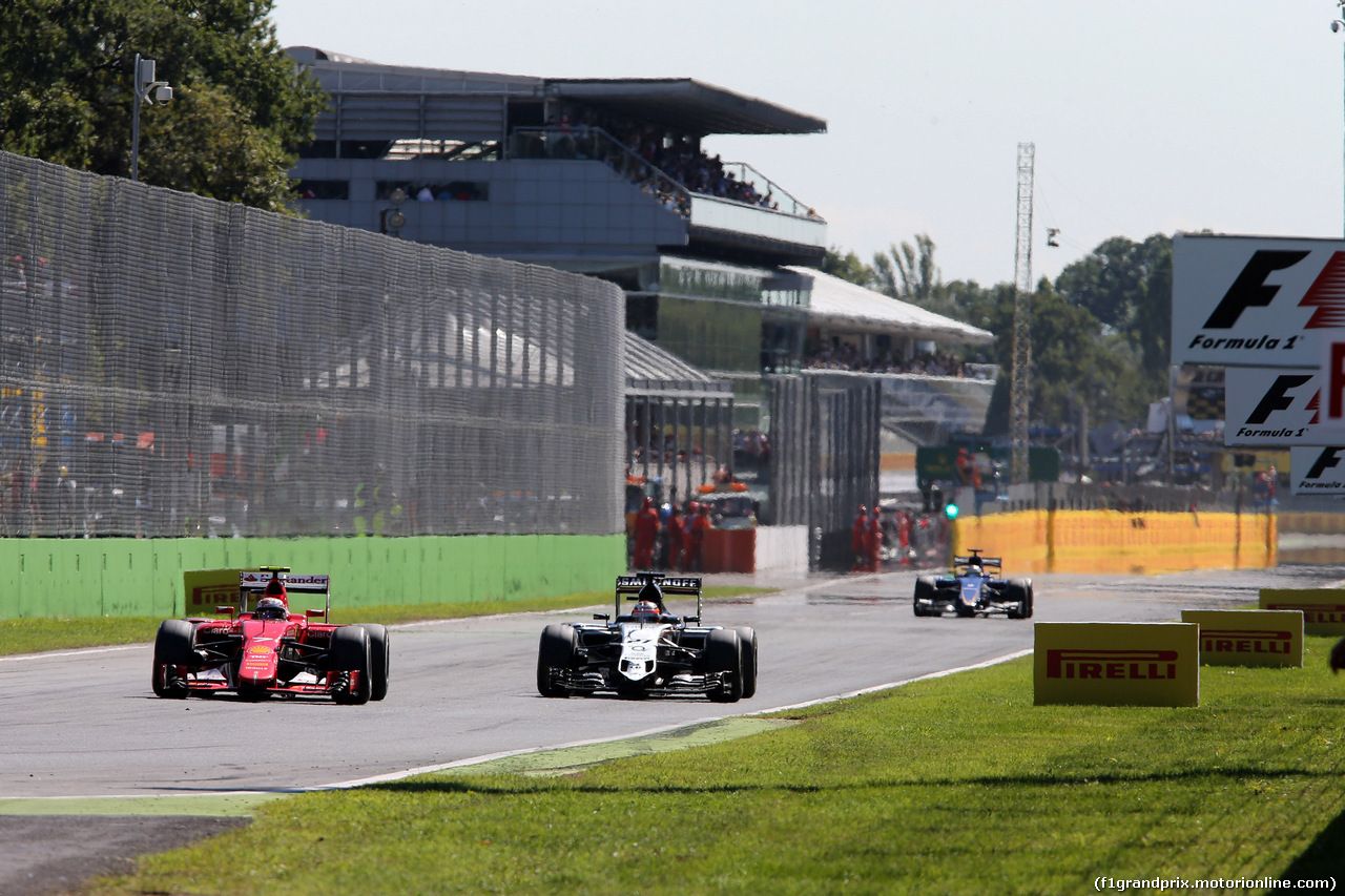 GP ITALIA, 06.09.2015 - Gara, Kimi Raikkonen (FIN) Ferrari SF15-T e Nico Hulkenberg (GER) Sahara Force India F1 VJM08