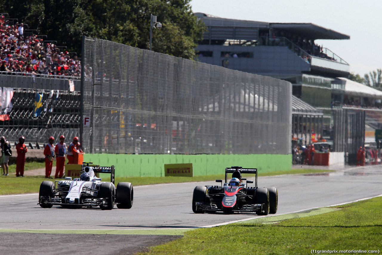 GP ITALIA, 06.09.2015 - Gara, Valtteri Bottas (FIN) Williams F1 Team FW37 e Fernando Alonso (ESP) McLaren Honda MP4-30