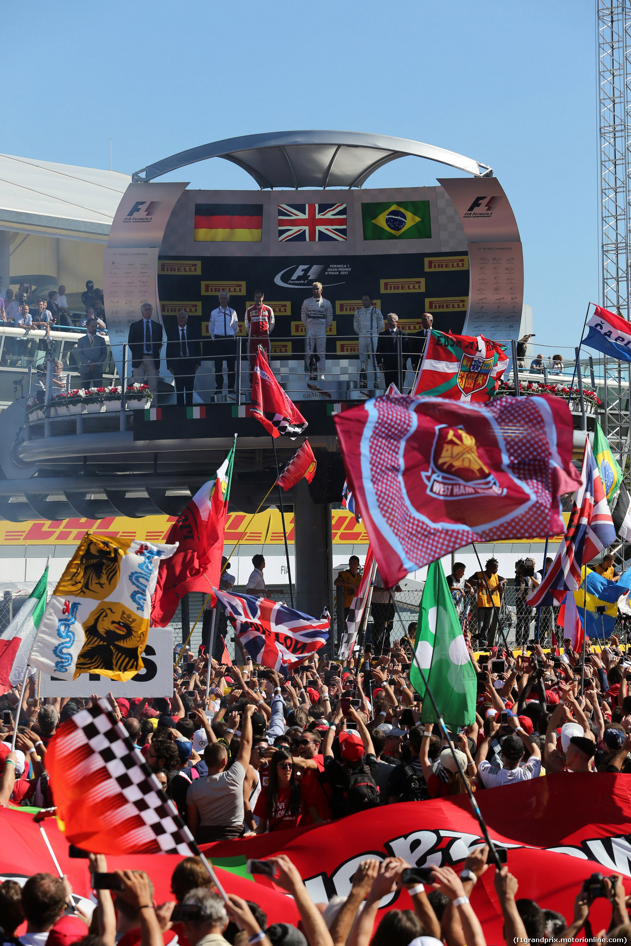 GP ITALIA, 06.09.2015 - Gara, 1st position Lewis Hamilton (GBR) Mercedes AMG F1 W06, secondo Sebastian Vettel (GER) Ferrari SF15-T e terzo Prove Libere