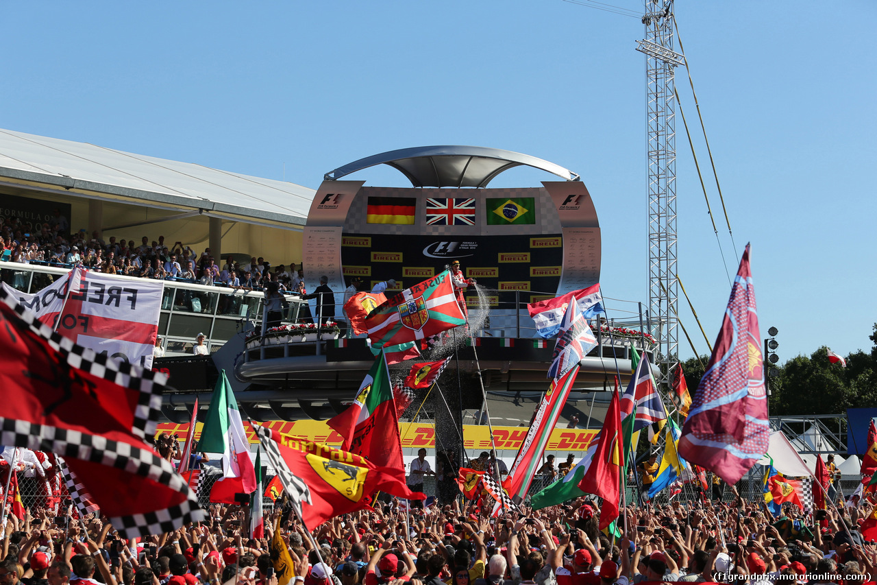 GP ITALIA, 06.09.2015 - Gara, 1st position Lewis Hamilton (GBR) Mercedes AMG F1 W06, secondo Sebastian Vettel (GER) Ferrari SF15-T e terzo Prove Libere