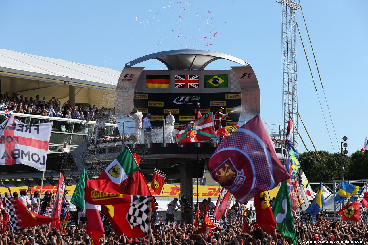 GP ITALIA, 06.09.2015 - Gara, 1st position Lewis Hamilton (GBR) Mercedes AMG F1 W06, secondo Sebastian Vettel (GER) Ferrari SF15-T e terzo Prove Libere