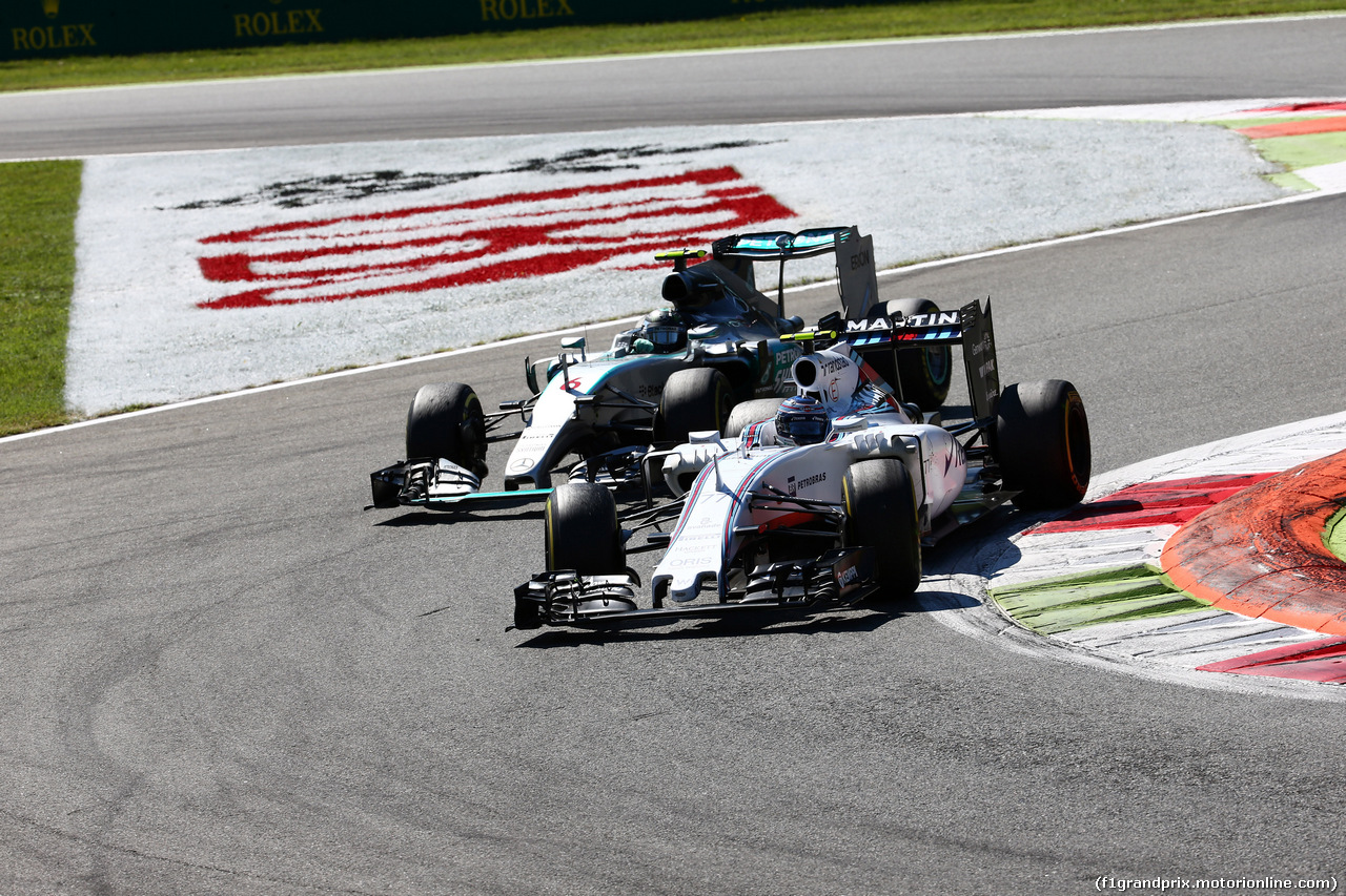 GP ITALIA, 06.09.2015 - Gara, Pit stop, Valtteri Bottas (FIN) Williams F1 Team FW37 e Nico Rosberg (GER) Mercedes AMG F1 W06