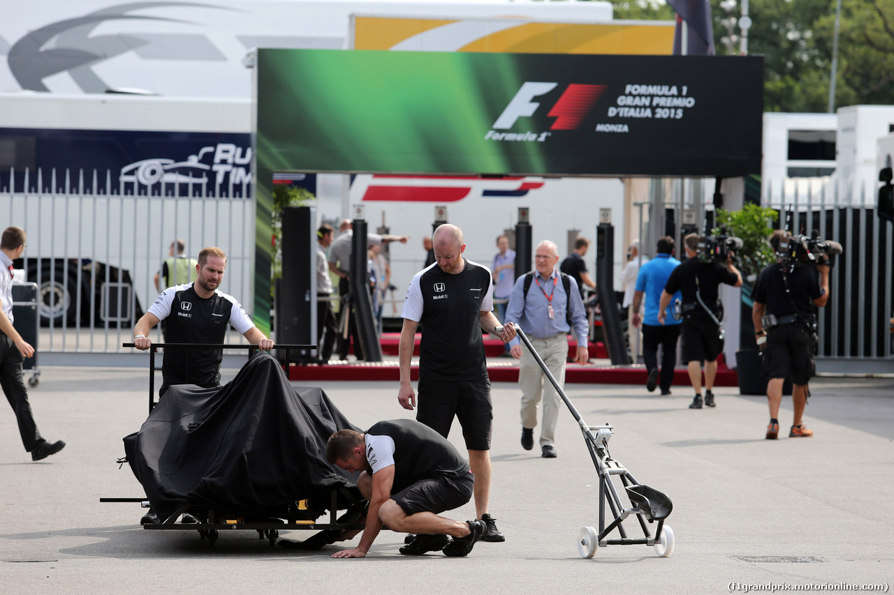 GP ITALIA, 03.09.2015 - Mechanics Mclaren Honda