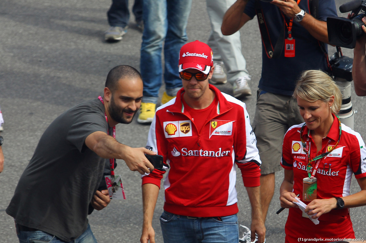 GP ITALIA, 03.09.2015 - Sebastian Vettel (GER) Ferrari SF15-T e Britta Roeske (AUT) Ferrari Press Officer.