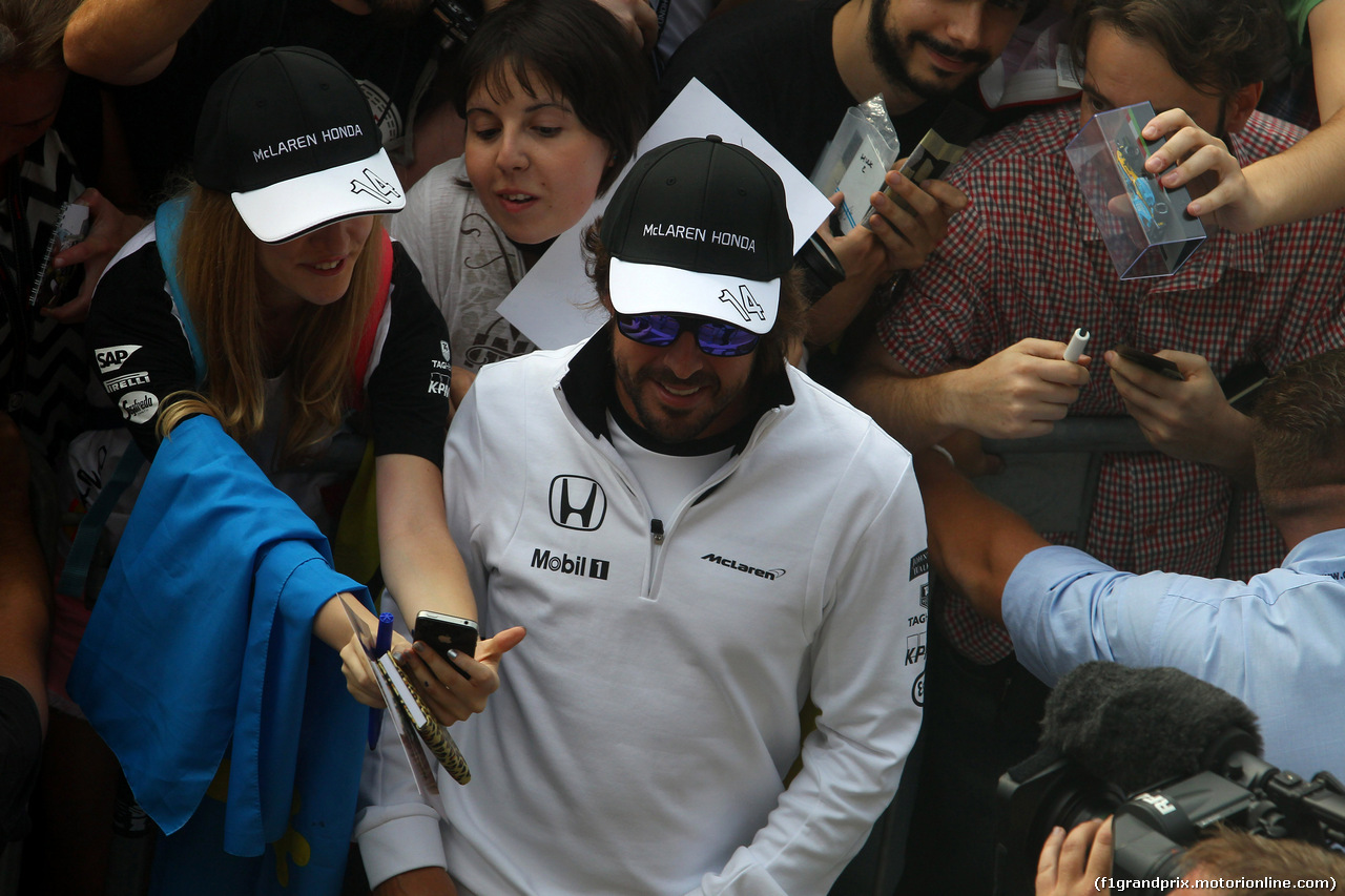 GP ITALIA, 03.09.2015 - Autograph session, Fernando Alonso (ESP) McLaren Honda MP4-30