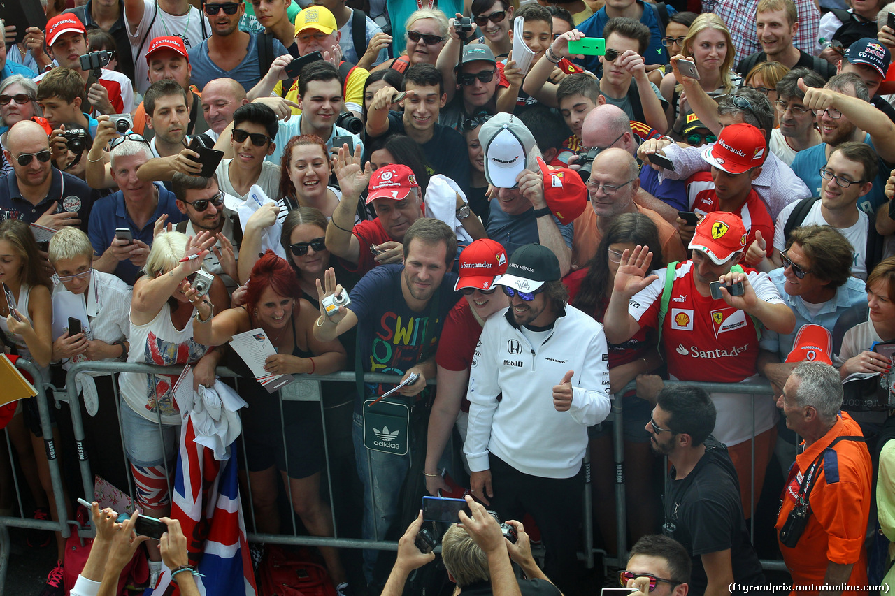 GP ITALIA, 03.09.2015 - Autograph session, Fernando Alonso (ESP) McLaren Honda MP4-30