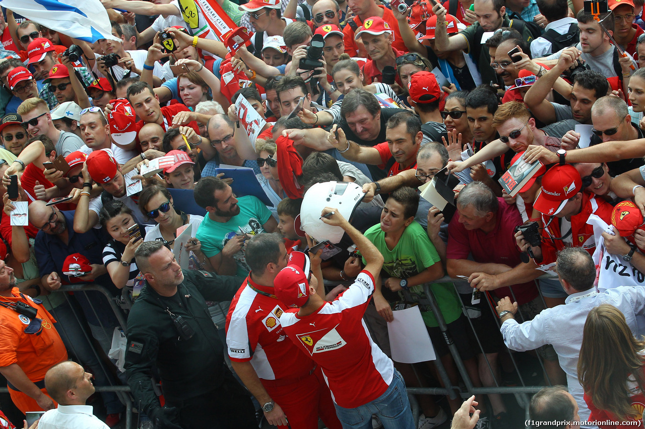 GP ITALIA, 03.09.2015 - Autograph session, Sebastian Vettel (GER) Ferrari SF15-T