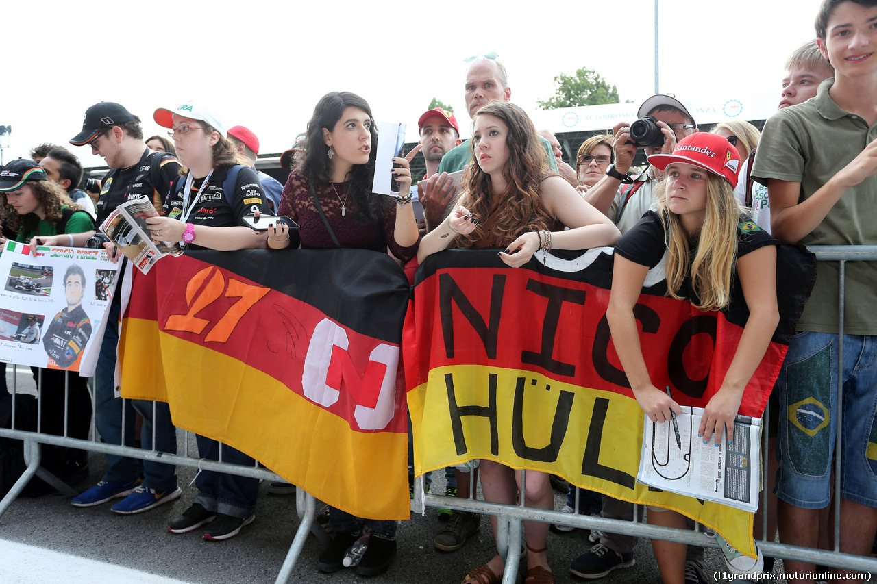 GP ITALIA, 03.09.2015 - Autograph session, Fans