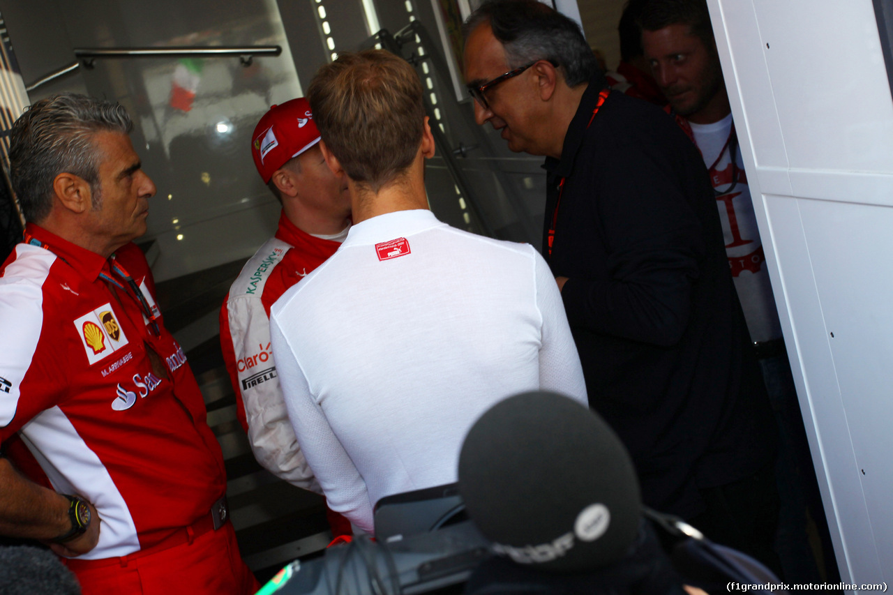 GP ITALIA, 05.09.2015 - Prove Libere 3, Maurizio Arrivabene (ITA) Ferrari Team Principal, Kimi Raikkonen (FIN) Ferrari SF15-T, Sebastian Vettel (GER) Ferrari SF15-T e Sergio Marchionne (ITA), Ferrari President e CEO of Fiat Chrysler Automobiles