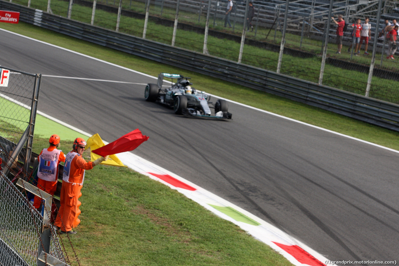 GP ITALIA, 04.09.2015 - Prove Libere 1, The red flag