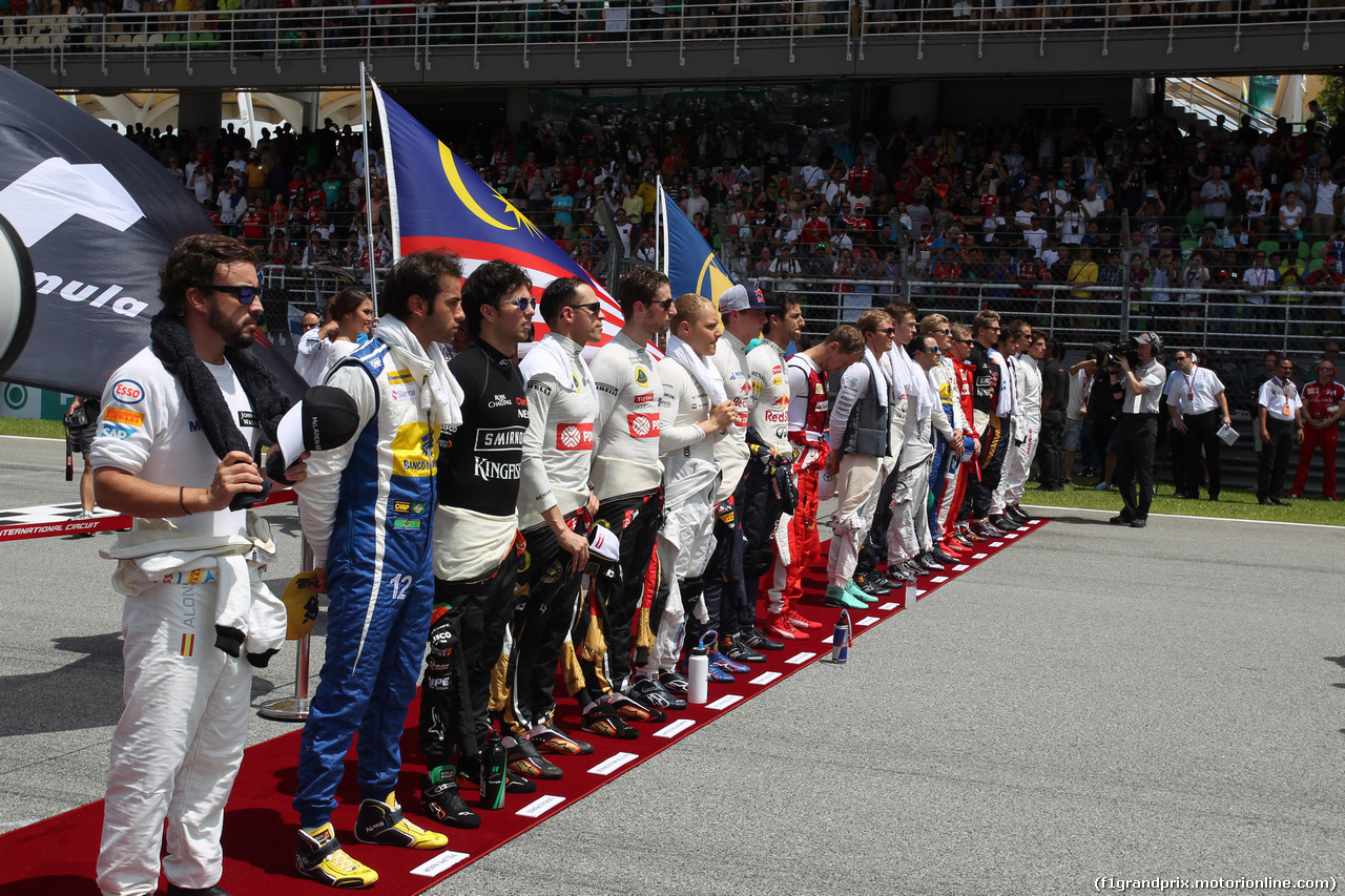 GP MALESIA, 29.03.2015- Gara, The grid observes the national anthem
