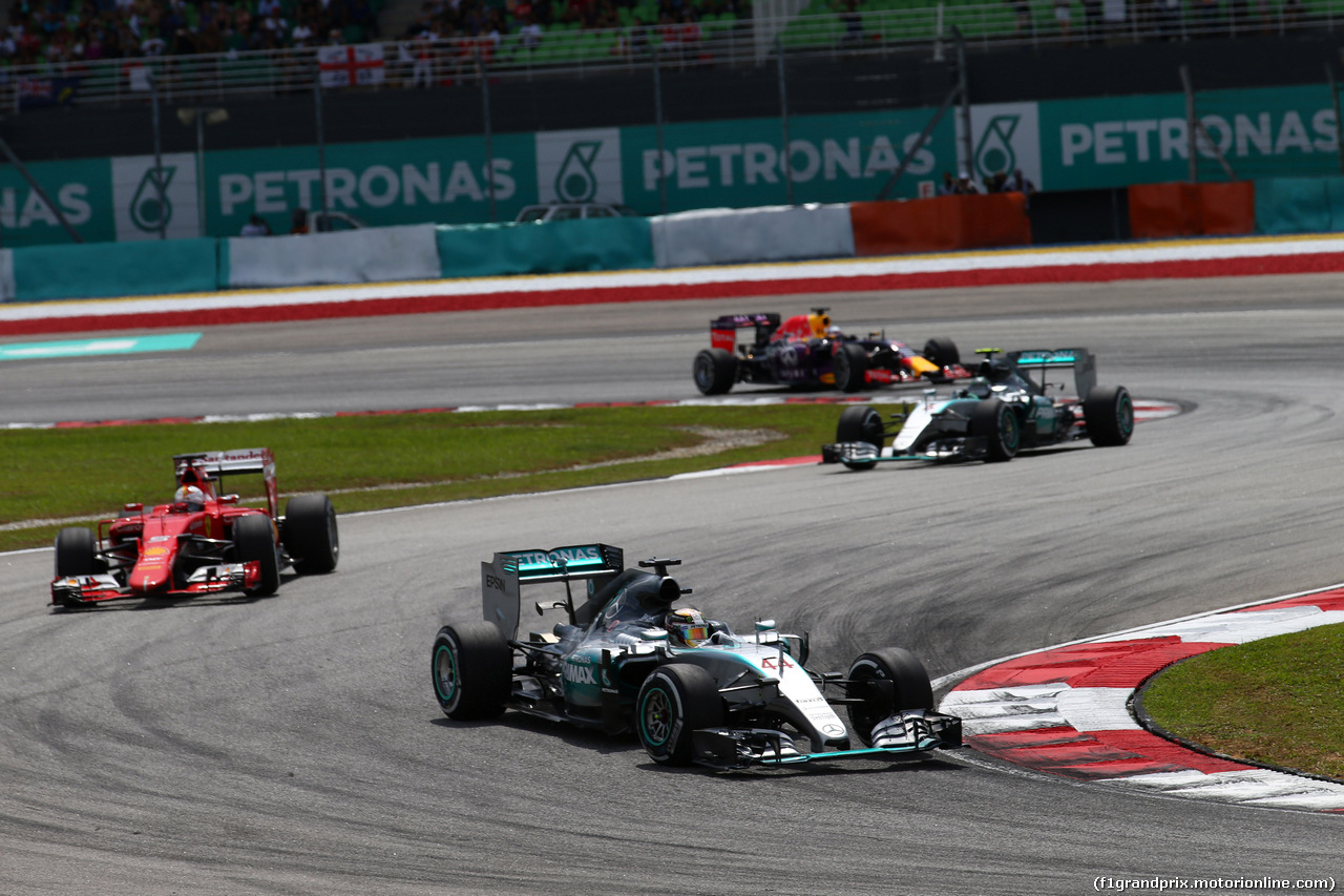 GP MALESIA, 29.03.2015- Gara, Lewis Hamilton (GBR) Mercedes AMG F1 W06 davanti a Sebastian Vettel (GER) Ferrari SF15-T