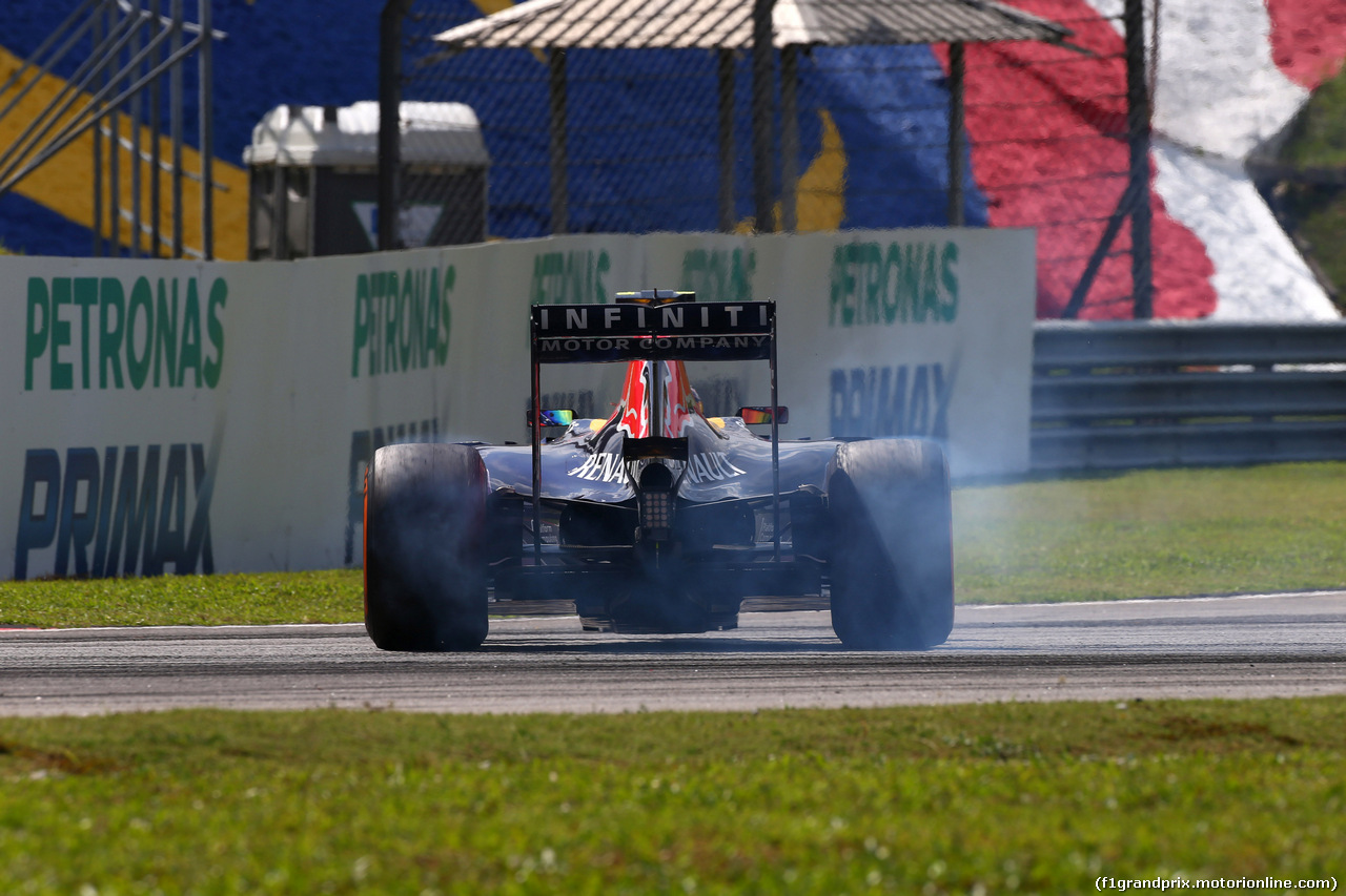 GP MALESIA, 29.03.2015- Gara, Daniil Kvyat (RUS) Red Bull Racing RB11 spins