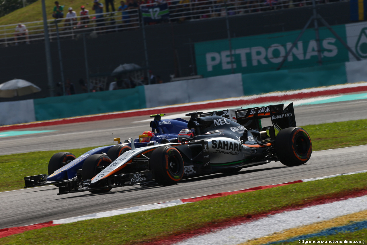 GP MALESIA, 29.03.2015- Gara, Felipe Nasr (BRA) Sauber C34 e Nico Hulkenberg (GER) Sahara Force India F1 VJM08