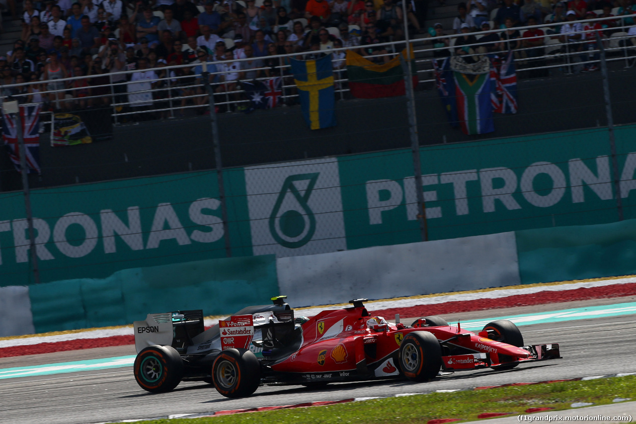 GP MALESIA, 29.03.2015- Gara, Sebastian Vettel (GER) Ferrari SF15-T e Nico Rosberg (GER) Mercedes AMG F1 W06