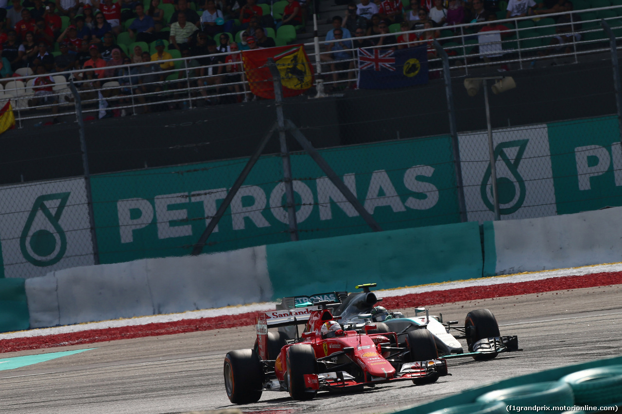 GP MALESIA, 29.03.2015- Gara, Sebastian Vettel (GER) Ferrari SF15-T e Nico Rosberg (GER) Mercedes AMG F1 W06