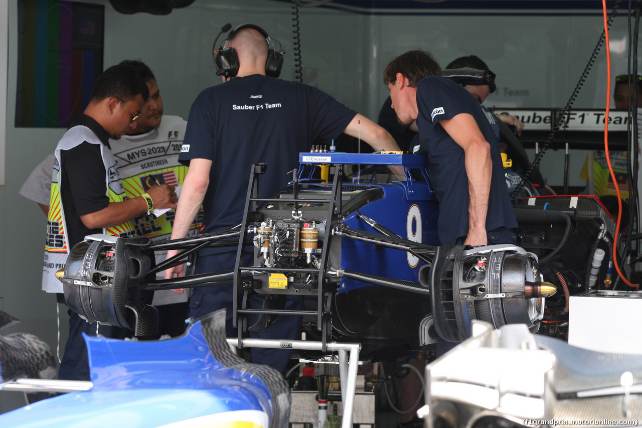 GP MALESIA, 26.03.2015 - Sauber garage
