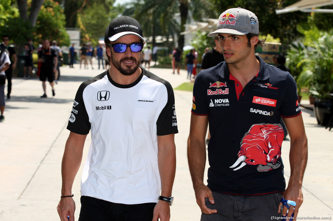 GP MALESIA, 26.03.2015 - Fernando Alonso (ESP) McLaren Honda MP4-30 e Carlos Sainz Jr (ESP) Scuderia Toro Rosso STR10