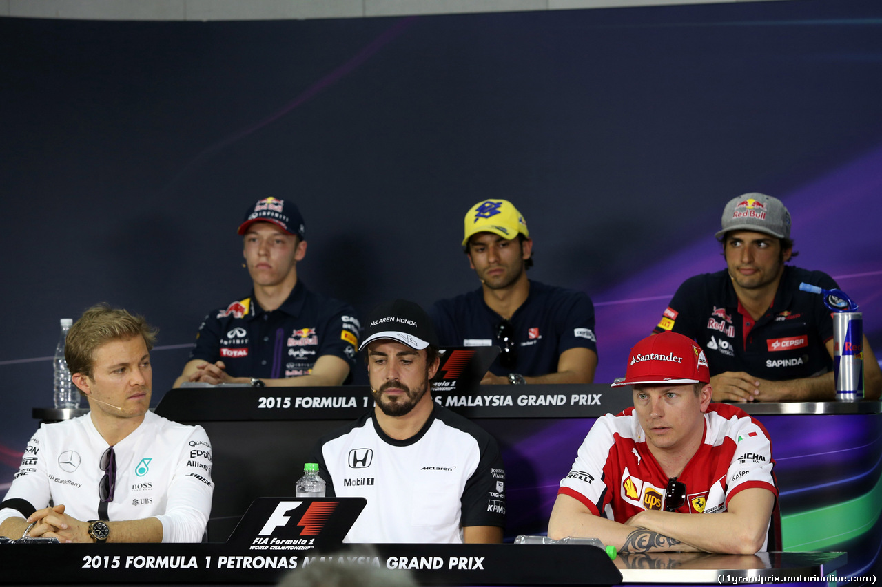 GP MALESIA, 26.03.2015 - Daniil Kvyat (RUS) Red Bull Racing RB11, Felipe Nasr (BRA) Sauber C34, Carlos Sainz Jr (ESP) Scuderia Toro Rosso STR10, Nico Rosberg (GER) Mercedes AMG F1 W06, Nico Rosberg (GER) Mercedes AMG F1 W06 e Kimi Raikkonen (FIN) Ferrari SF15-T