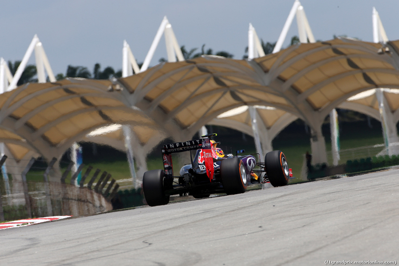 GP MALESIA, 27.03.2015 - Prove Libere 2, Daniil Kvyat (RUS) Red Bull Racing RB11