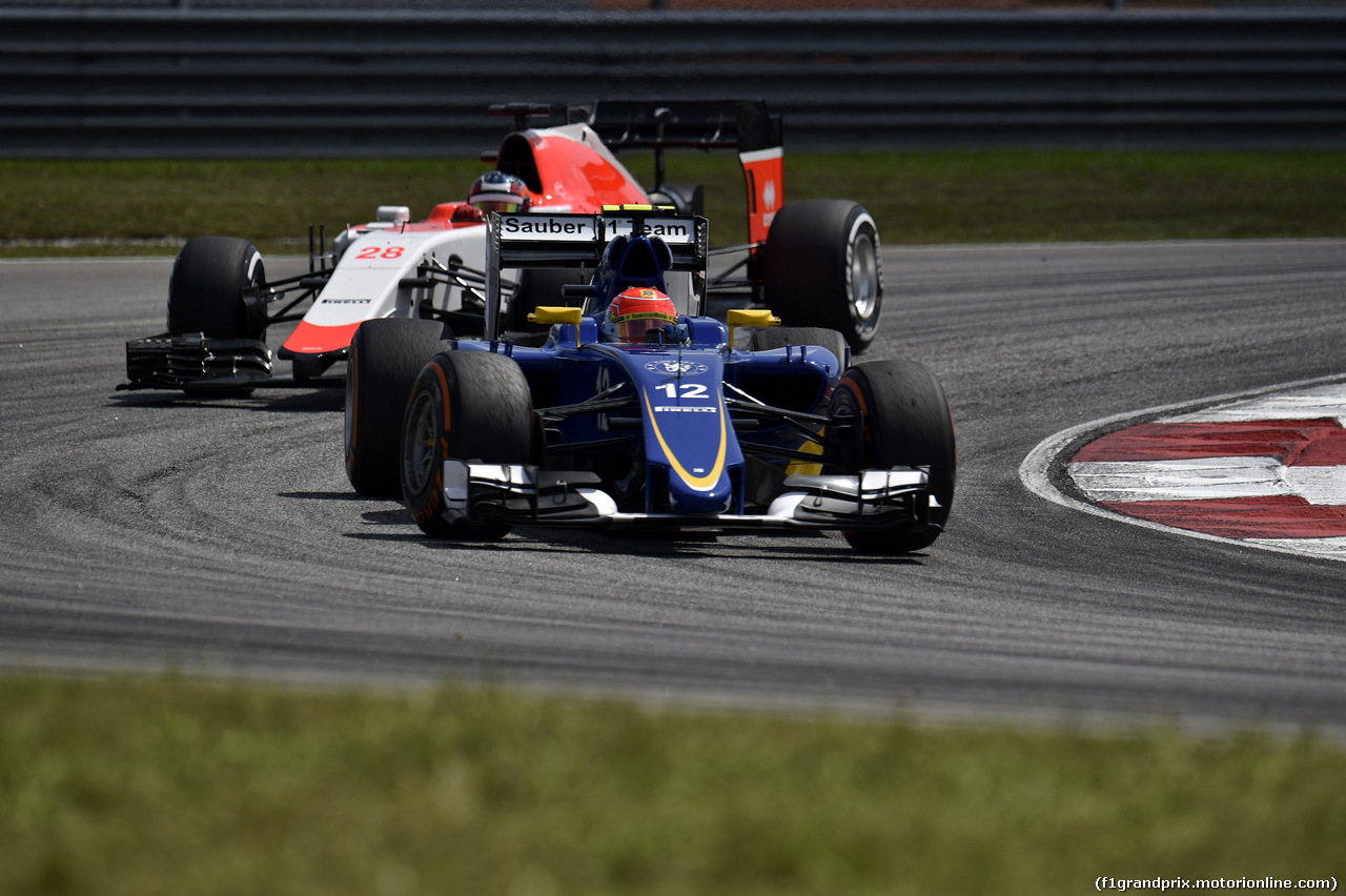GP MALESIA, 27.03.2015 - Prove Libere 2, Felipe Nasr (BRA) Sauber C34 e William Stevens (GBR) Manor Marussia F1 Team